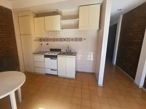 Excelente Departamento de 2 Ambientes en Canning Centro.
