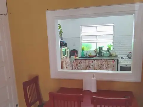 Tipo casa al frente 2 ambientes