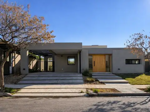 Venta Casa 3 habitaciones Barrio Aguaribay Chacras