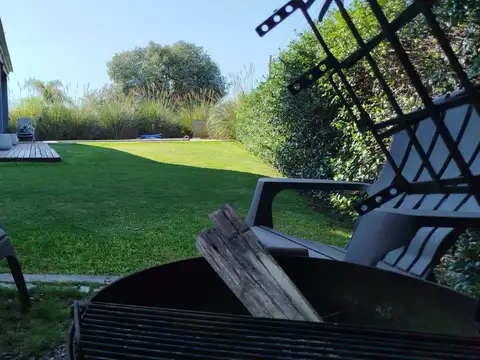 Casa en Alquiler con 4 cocheras