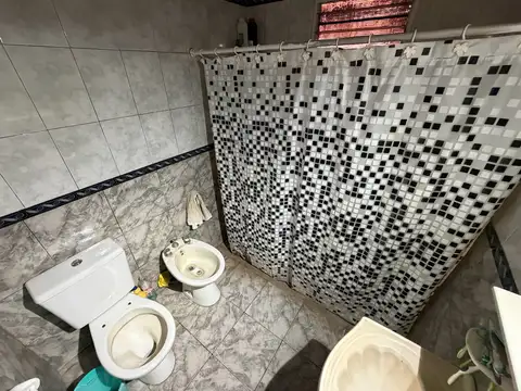 VENTA CASA 2 DORMITORIOS CON PARRILLERO EN ROLDAN