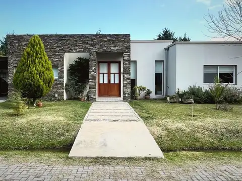 CASA 5 AMBIENTES EN VENTA, BARRIO EL CARDAL I, LOS CARDALES