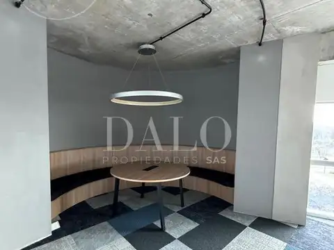 Oficina en Alquiler con 4 cocheras