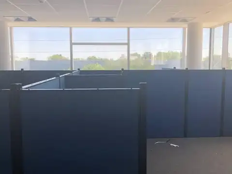 Oficina en Alquiler con 5 cocheras