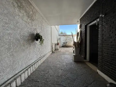 Casa 6 ambientes con 3 baños