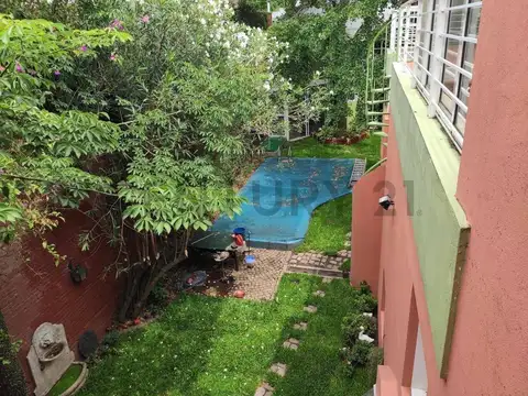 Casa en Venta con 3 cocheras
