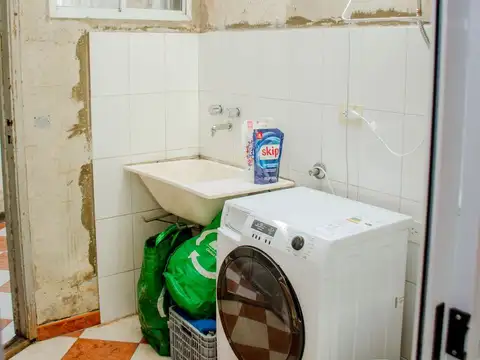 VENTA 5 DORMITORIOS CON BALCON Y PATIO