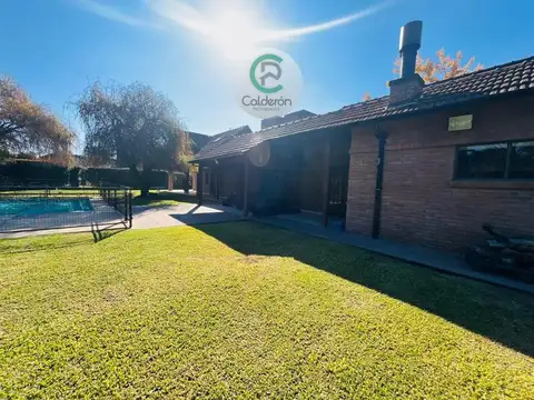Casa en Alquiler con 8 cocheras