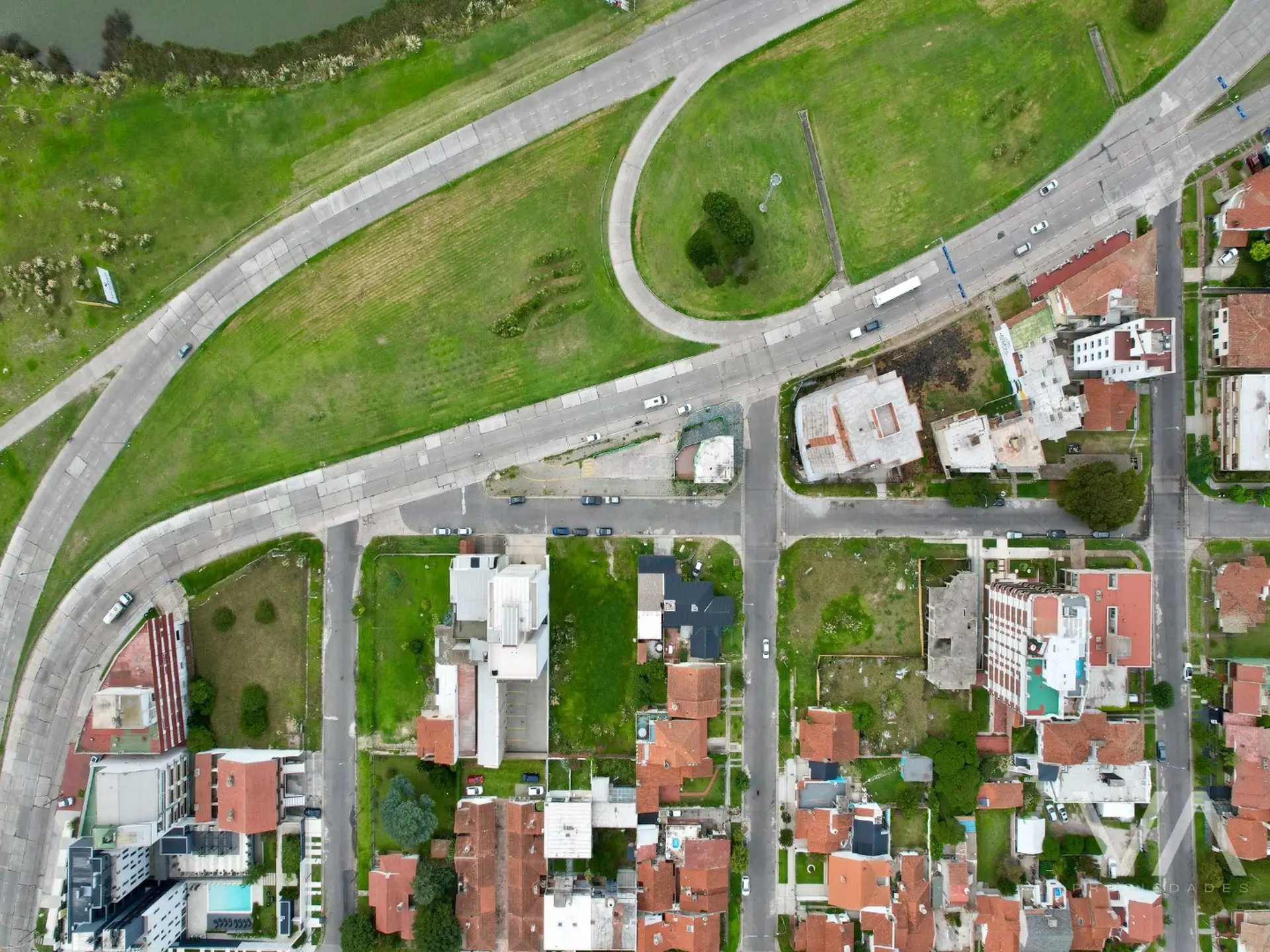 Lote triangular en Punta Mogotes, 365m²