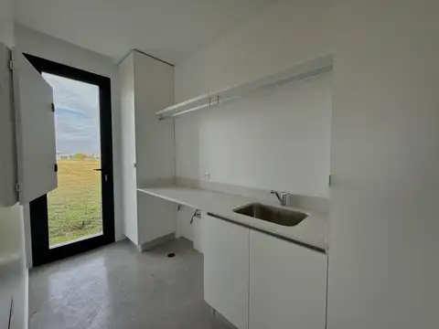 Casa en Venta con 4 cocheras