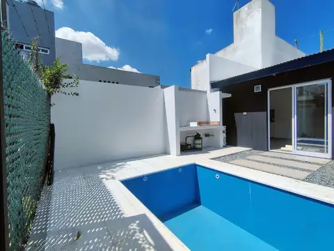 Casa Venta Gonnet a Estrenar 2 Dormitorios Pileta
