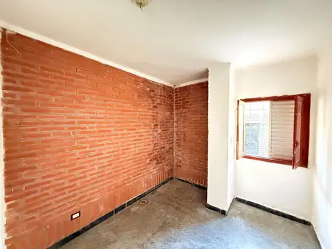 Casa 5 ambientes con 1 baño