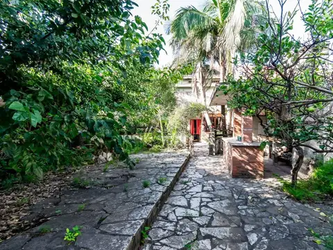 VENTA CASA 7 AMB CON JARDIN TERRAZA Y COCHERA