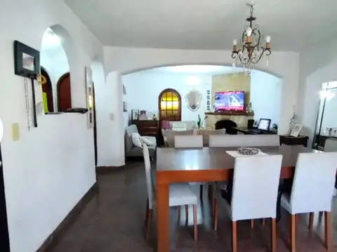 Casa en Venta en Barrio Parque Leloir, USD 150.000