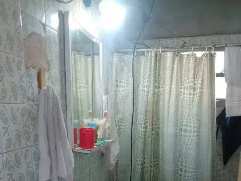 CASA DE 3 AMBIENTES  A UNA CUADRA DE AV. MARQUEZ