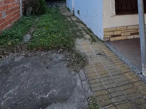 Casa 3 ambientes con 1 baño