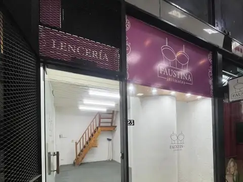 Venta Local Comercial  ideal Apto Profesional en Galería Santa María de los Buenos Aires - CENTRO -