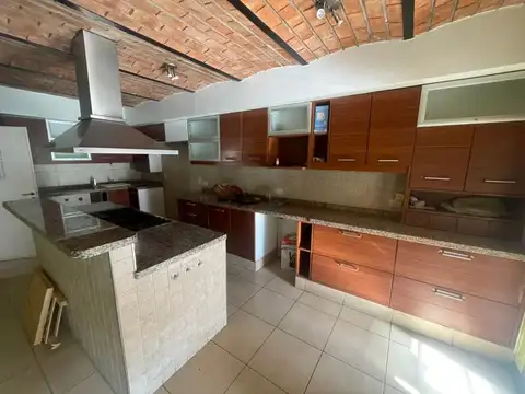 Aristóbulo Del Valle 800