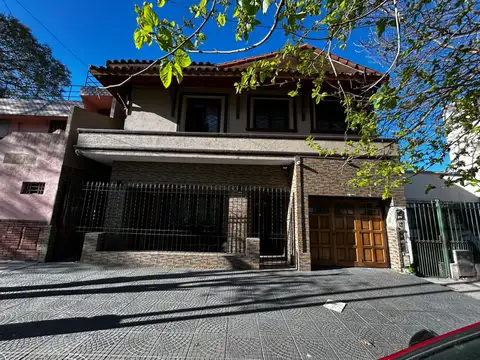 Casa 5 ambientes con 1 baño