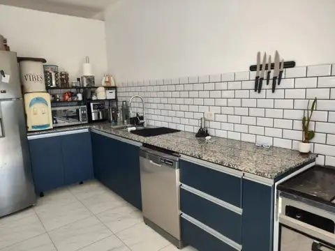 Casa en Venta con 4 cocheras