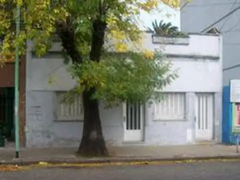 OPORTUNIDAD ÚNICA DE INVERSIÓN RENTA ASEGURADA, 8,66 x 33,60 mts: ACTUALMENTE C0NSTA DE TRES PH DESOCUPADO