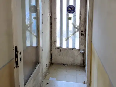 OPORTUNIDAD ÚNICA DE INVERSIÓN RENTA ASEGURADA, 8,66 x 33,60 mts: ACTUALMENTE C0NSTA DE TRES PH DESOCUPADO