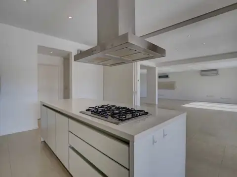 Casa en Alquiler con 7 cocheras