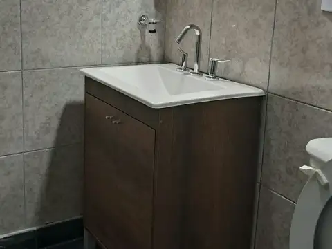 ¡EXCELENTE 2 AMBIENTES EN PB CON PATIO PROPIO!