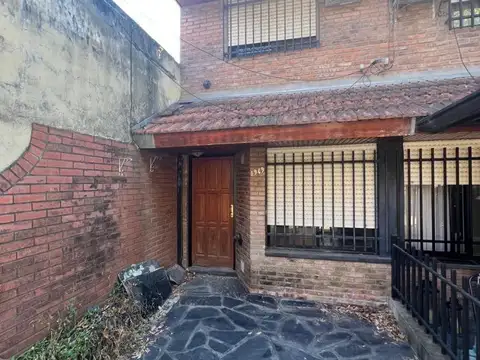 Depto Tipo Casa 3 ambientes con 2 baños