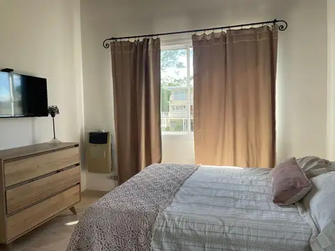 Casa en Alquiler con 2 cocheras