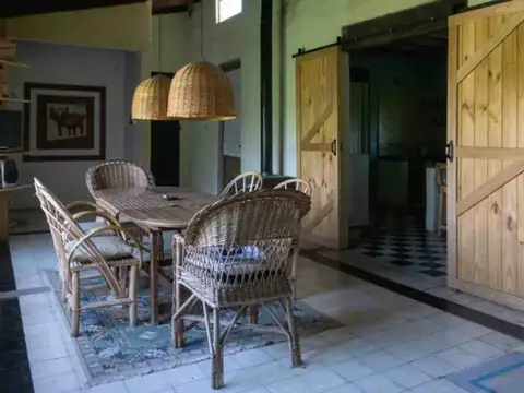 Casa 4 ambientes con 2 baños