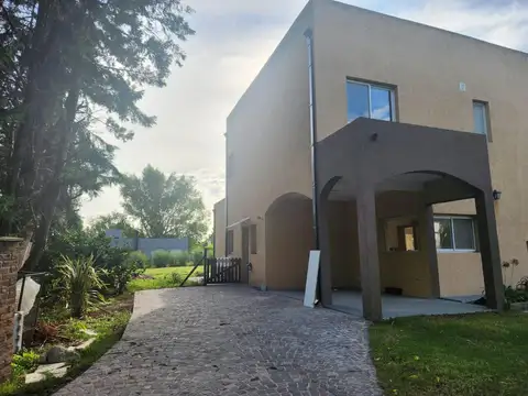 Casa venta 4 ambientes con renta San Isidro Labrador