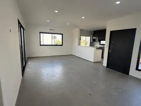 Casa 4 ambientes con 3 baños