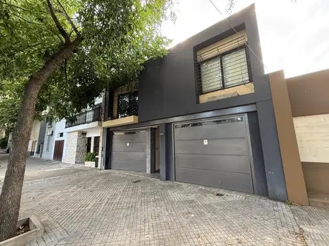 Casa en venta de 3 o 4 dormitorios en Barrio Parque jardín piscina quincho parrilla