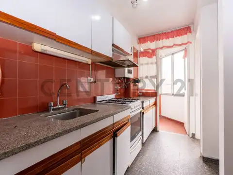 Departamento en VENTA tres dom. con balcón - La Plata