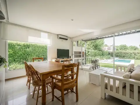 Casa 5 ambientes con 2 baños