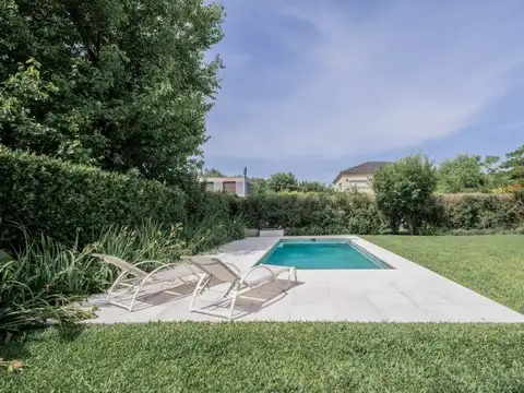 Exclusiva casa en venta en Las Liebres. Diseño, confort y excelente ubicación.