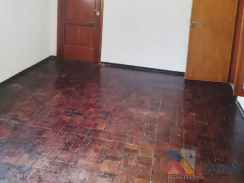 Casa 6 ambientes con 1 baño