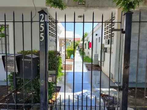 Depto Tipo Casa en Venta en Moron Sur, USD 49.900