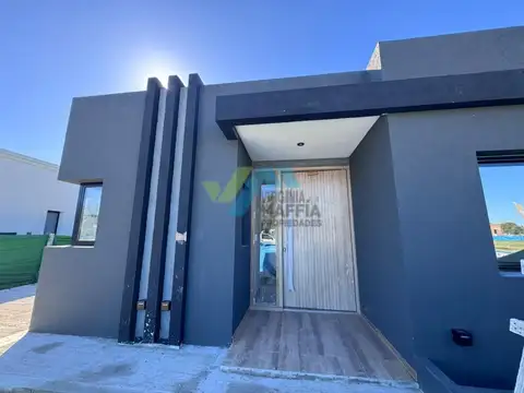 Venta de casa en una planta con escritorio - Santa Sofia Pilar del Este