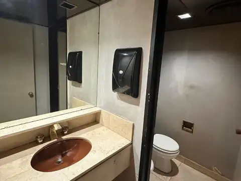 Oficina en Alquiler con 4 cocheras