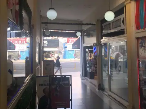Excelente Local en Galería Comercial Villa Urquiza
