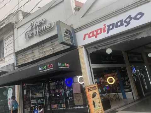Excelente Local en Galería Comercial Villa Urquiza 