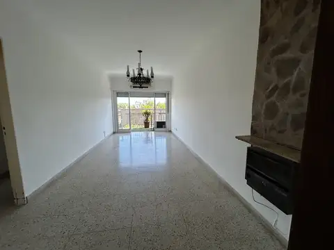 Departamento 4 ambientes con 2 baños