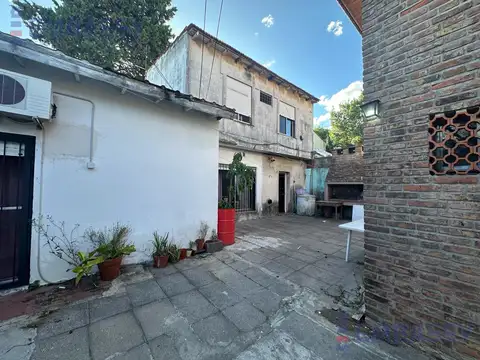 Terreno, Local y  2 casas en dos lotes propios