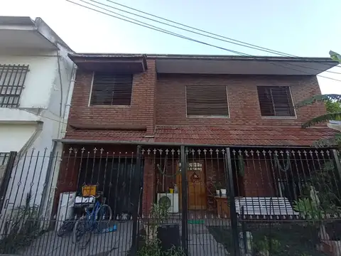 VENTA CASA MULTIFAMILIAR MORON SUR