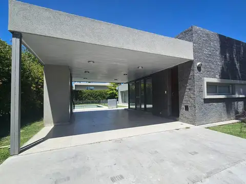 Casa en Alquiler en Funes, $ 2.000.000