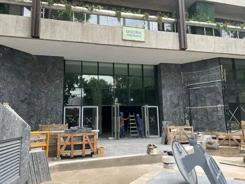 Oficina en Alquiler con 1 cochera