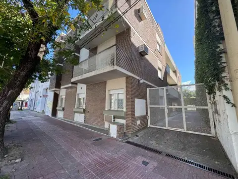 VENTA / DEPARTAMENTO / CENTRICO / COCHERA