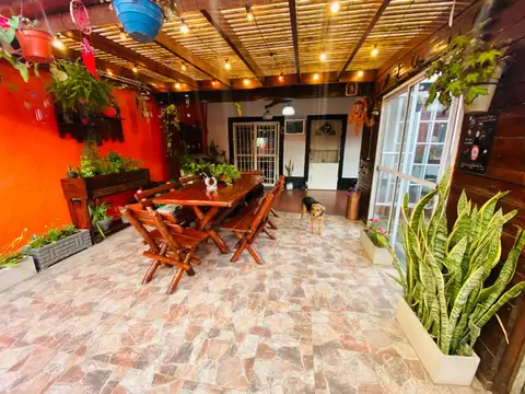 VENTA CASA 4 AMB CON LOCAL,COCHERA.ESCOBAR PERMUTA